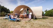 Cabane en bois tente crevette à RCN La Ferme du Latois